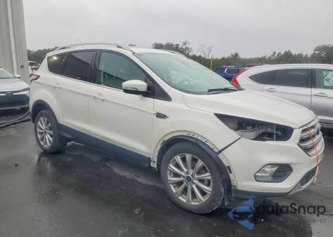2017 Ford Escape Titanium z USA, uszkodzony, nr VIN 1FMCU0JD7HUB56443